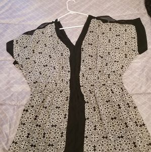 Dress size 2x.. tunic style v neck front and back